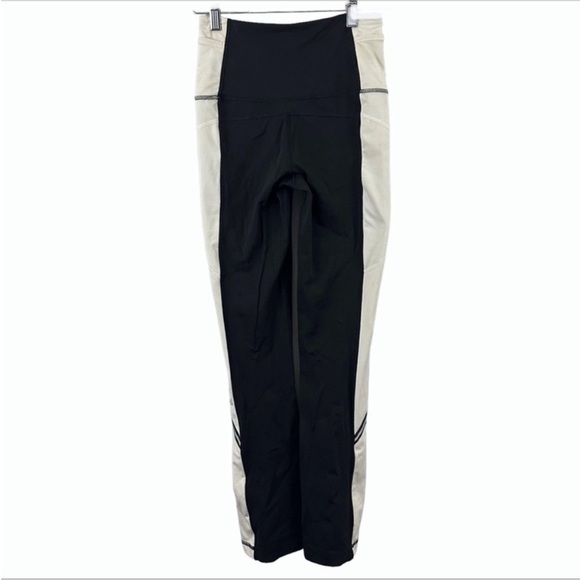 Lululemon:Run Ice Queen Pants
Flare Cut - Picture 5 of 15
